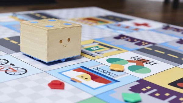 Cubetto Cubetto sur tapis.jpg