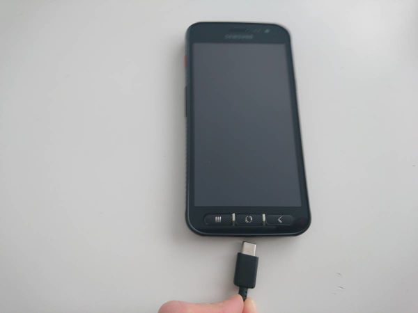 Transf rer des photos d un smartphone un ordinateur Branchement t l phone.jpg